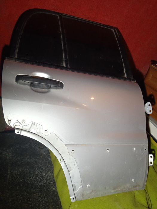 Двери suzuki vitara 2004 год