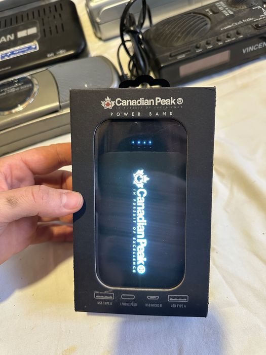 Power bank canadian peak 4000 mah.