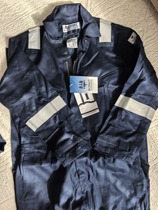 Продам рабочий комбинезон