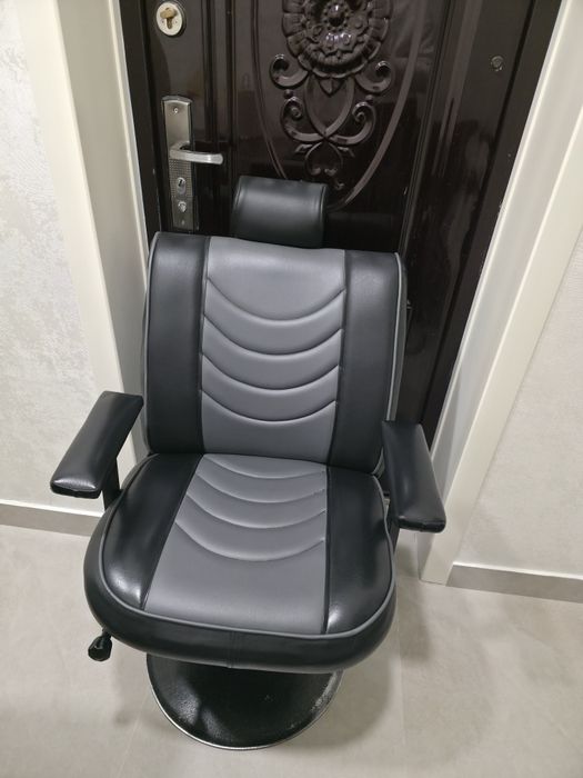 Срочно кресло для парехмахера