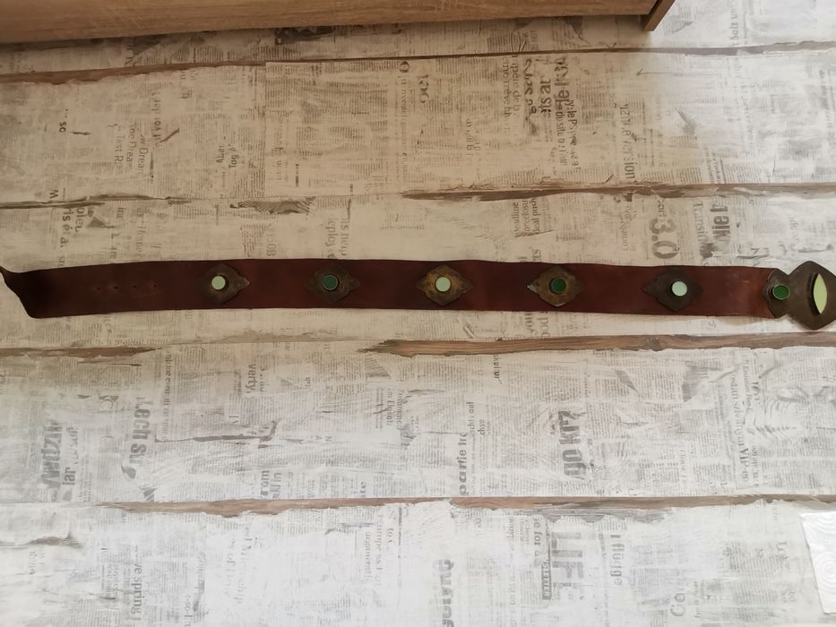 Колан с изкуствени камъни