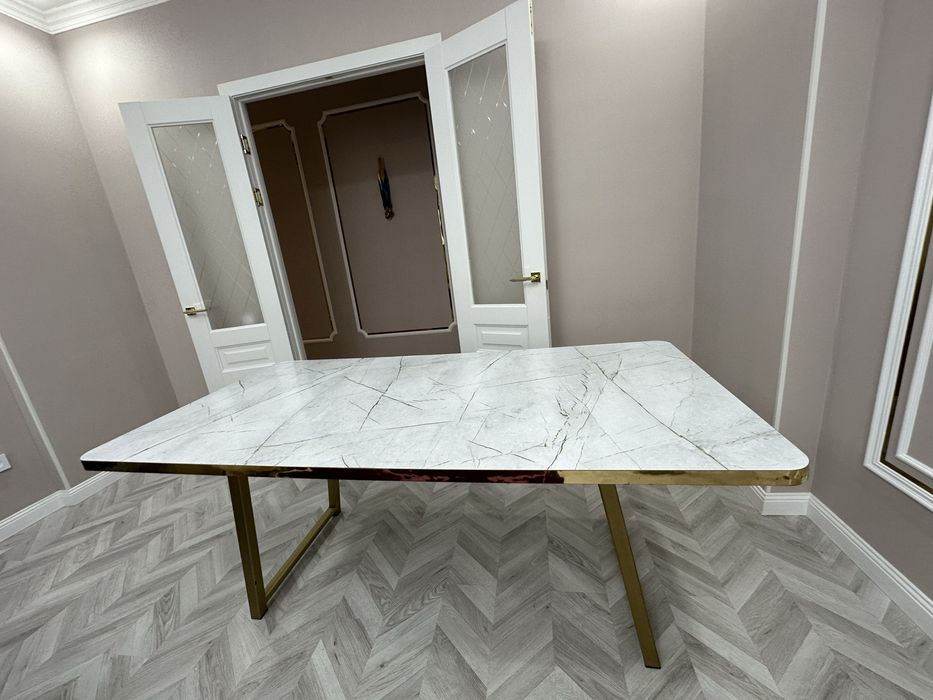 Продам стол почти новый