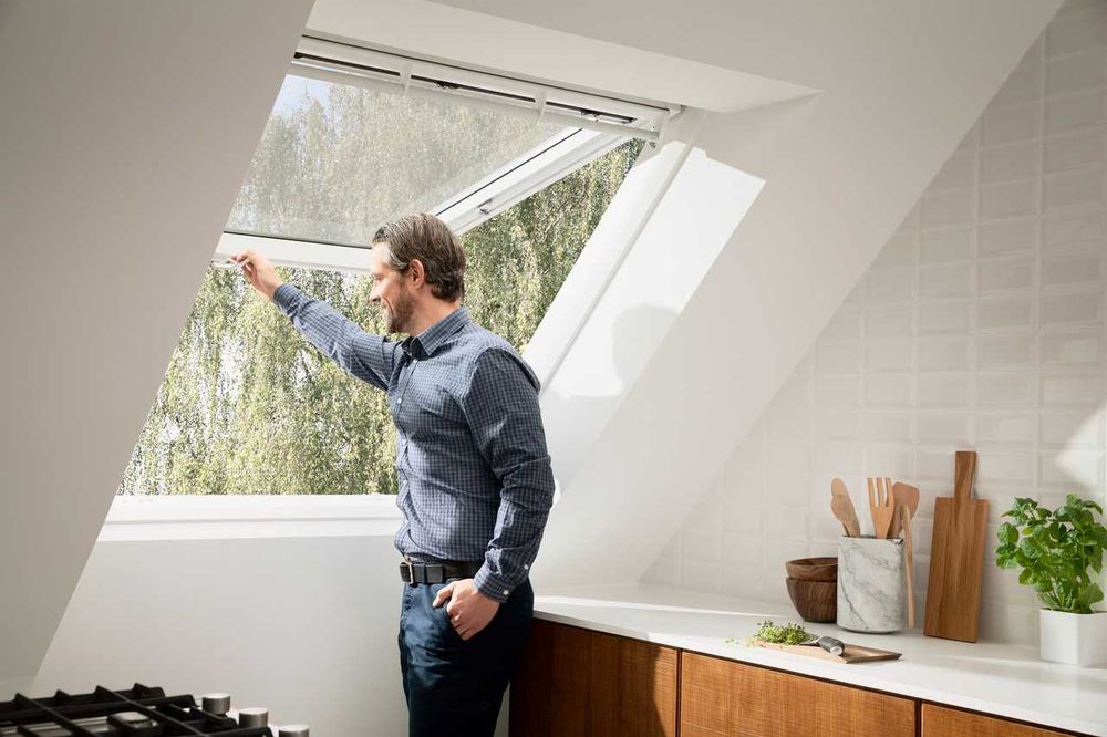 Мансардные окна VELUX, SKYWOOD. Зенитные фонари. Люки для крыши.