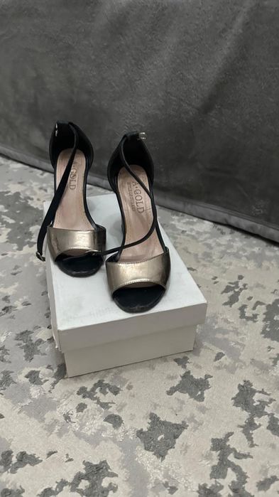 Женский туфли почти новый