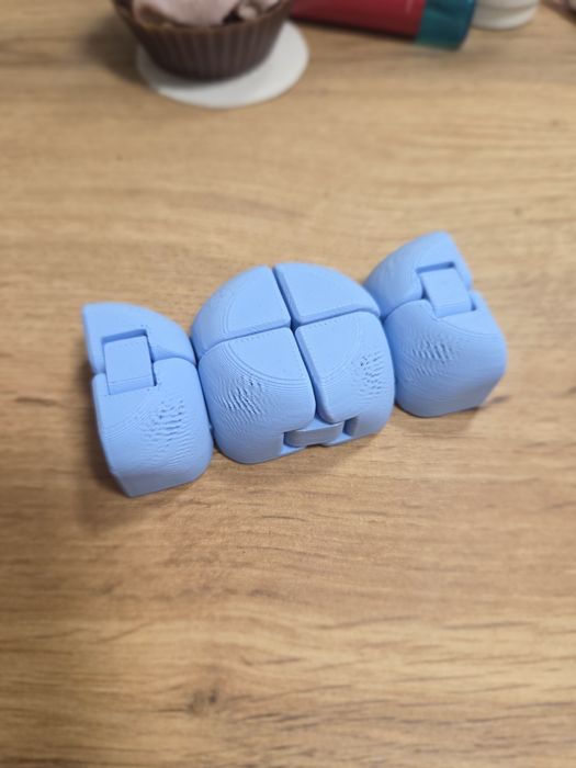 Fidget игра  която се сгъва