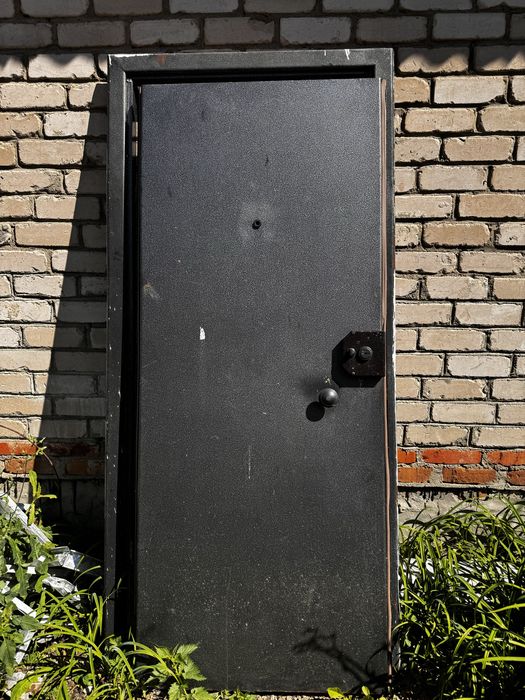 Продаются железные двери