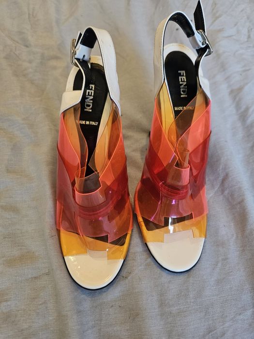 Sandale fendi marimea 40