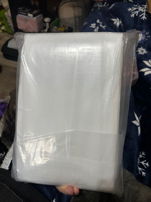 Set de 2 protecții lavabile pentru pat 85 × 90 cm cu aripi