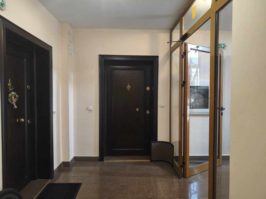 Продава се Тристаен апартамент в Бургас, Център - 94 кв.м за 2605 €/кв.м - Снимка #10