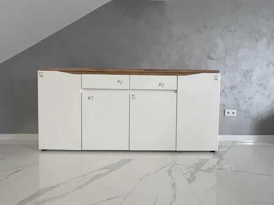 Скрин за чинии, чаши.