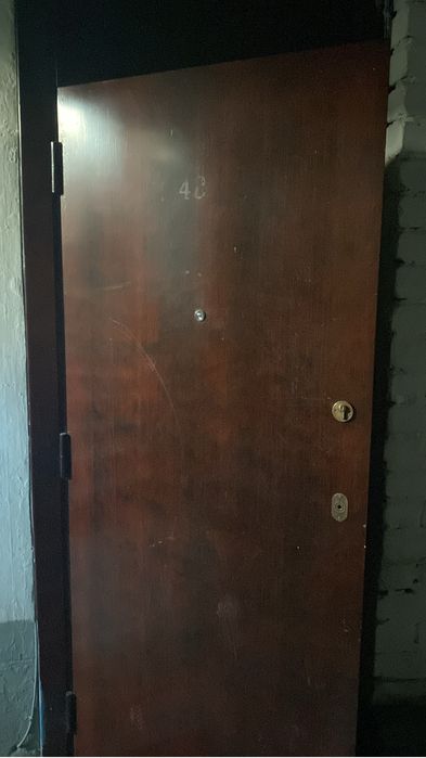 Металическая дверь бу продам