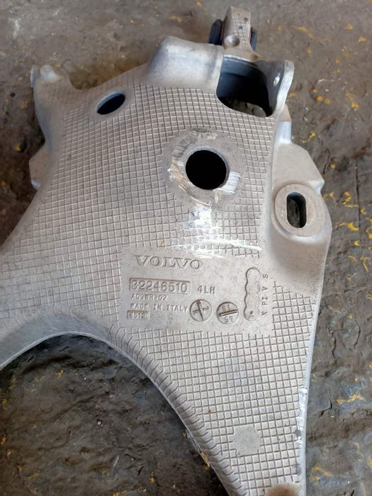 Volvo XC90 носач и шенкел