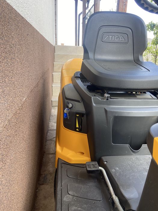 Vand tractor pentru tuns iarba