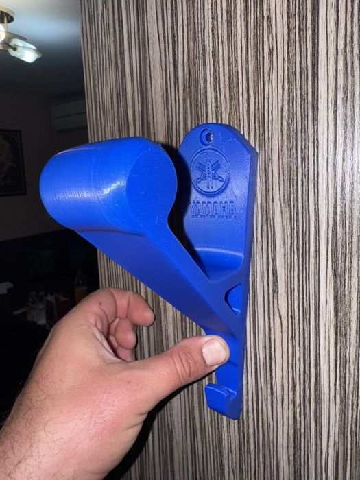 Стойки за каска и раницa Honda Suzuki Yamaha Kawasaki BMW и Ducati