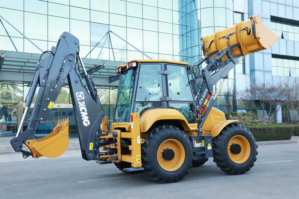 XCMG XC8-S3570  равноколесный экскаватор-погрузчик склад