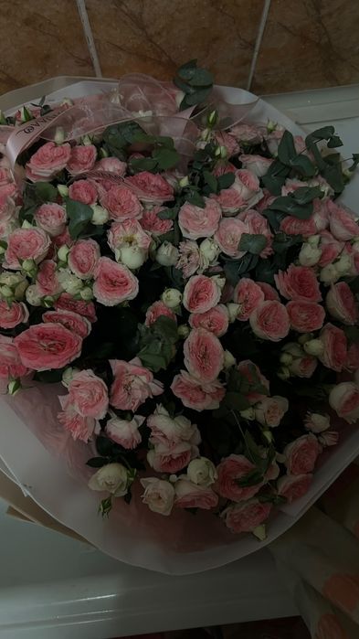 Цветы свежие белые и кустовые