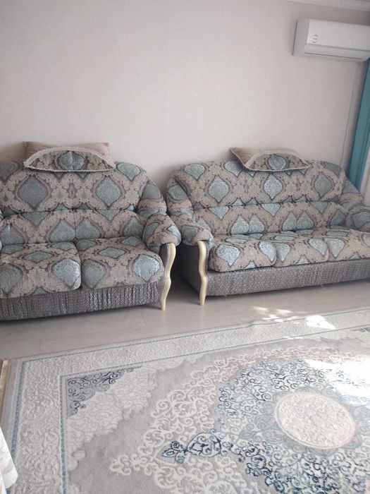 Срочно продаётся винтажный диван