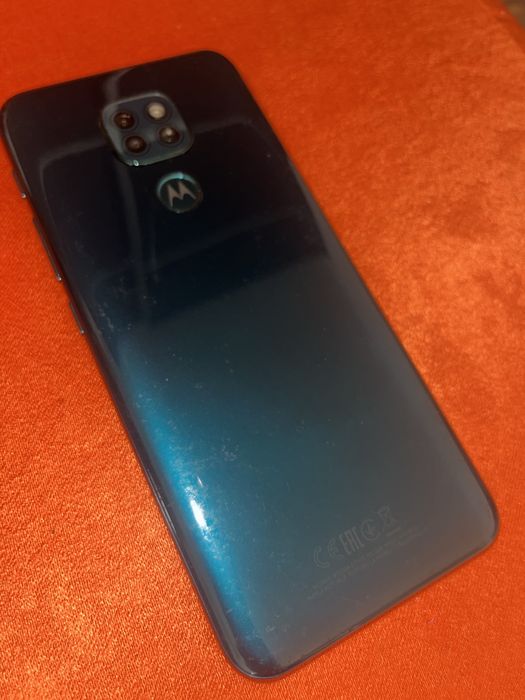 Телефон moto g9.