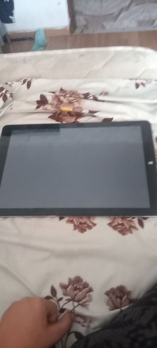 Vând laptop tip tableta