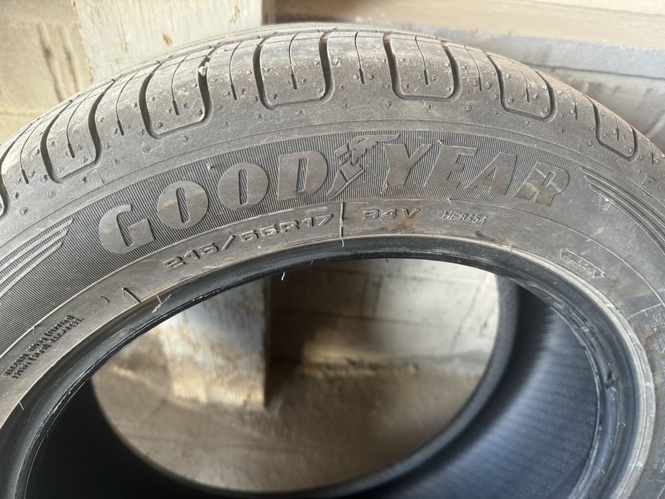 Tracer balon sotiladi Good year 215/55/17