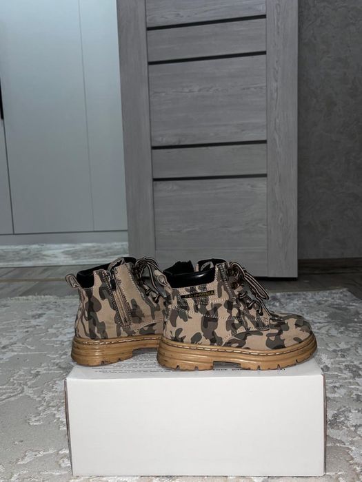 Продам детскую обувь