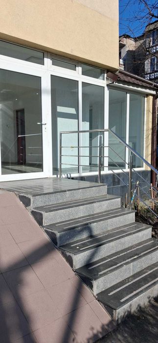 Închiriez spațiu comercial Calea Moldovei