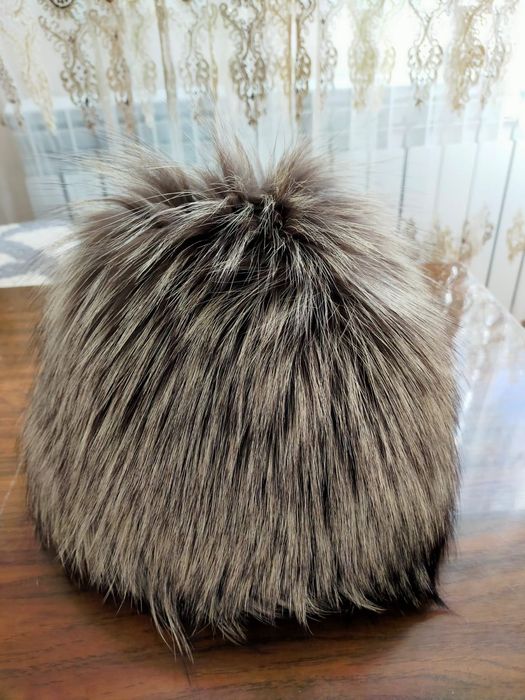 Меховые шапки в хорошем состоянии