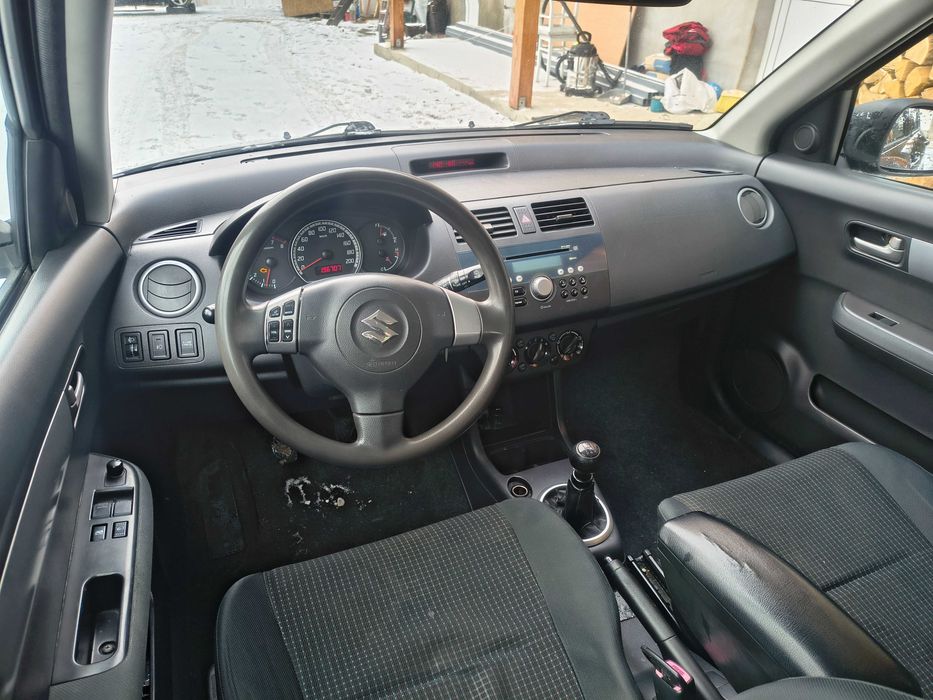 Suzuki Swift 1.3i