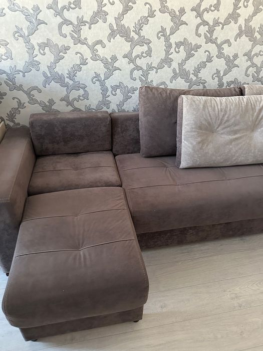 Продам диван, почти новый