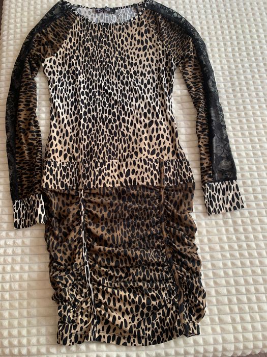 Недорого красивое почти новое платье из мягкой ткани. Р. 42 - ( S ))