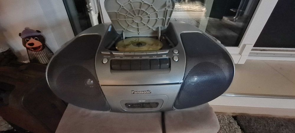 Radiocasetofon stereo cu CD player Panasonic