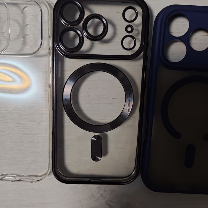Продавам гръб и протектор за Iphone 17 pro