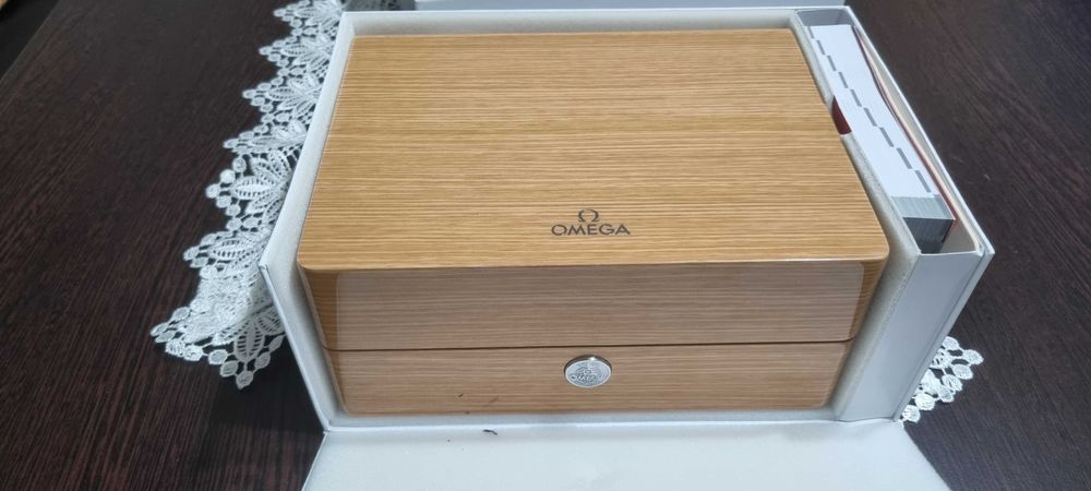 Ceas OMEGA, nou, în garanție, în cutia originală.