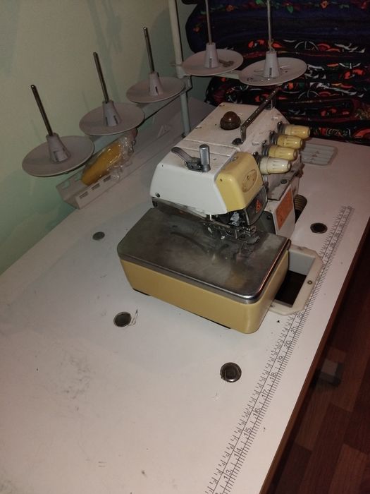 Аверлок продаётся срочно пити нитечный