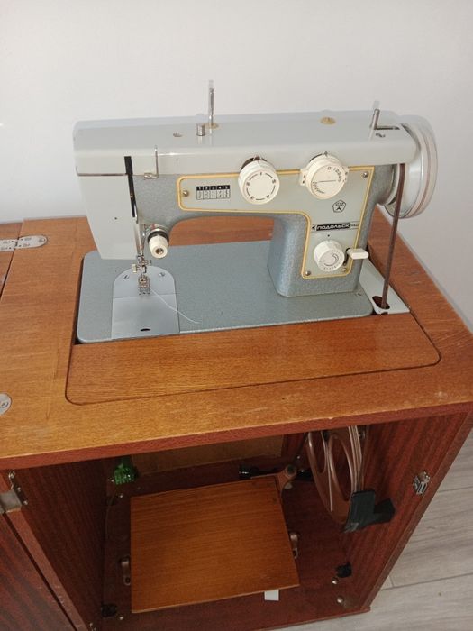 Продам швейную машинку