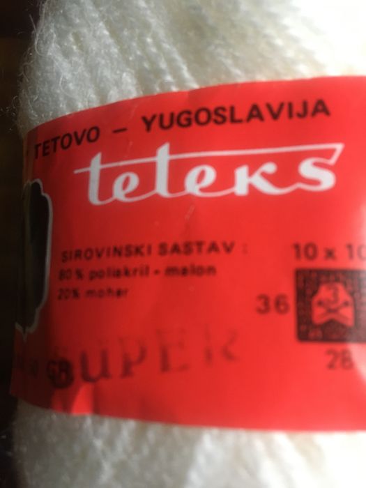 Мохерна прежда :бяла-8 бр,пепел от рози -5 бр.по 50 гр