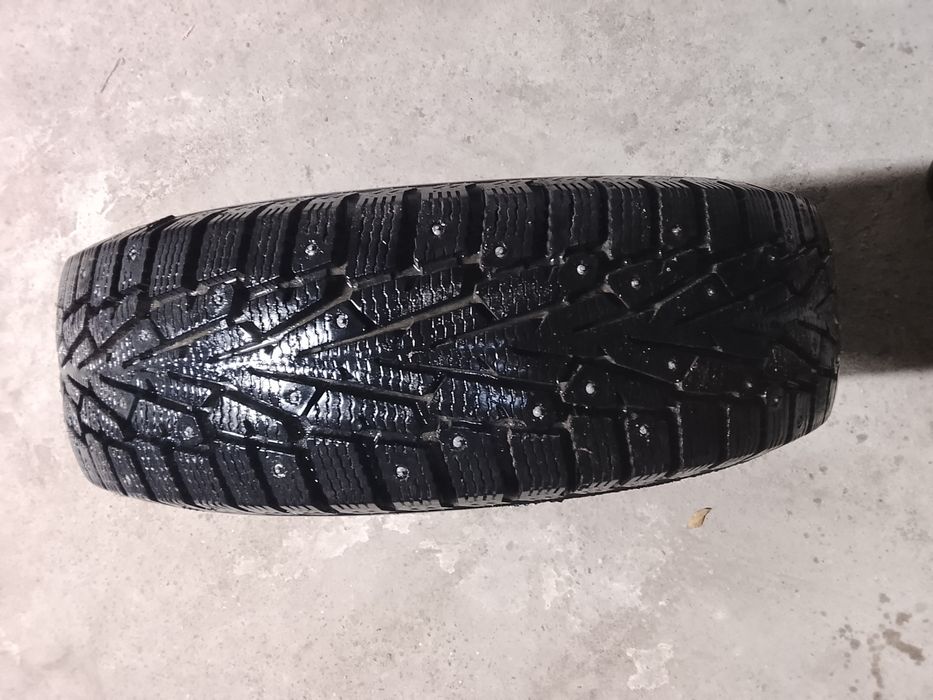 Продам зимние шины с шипами