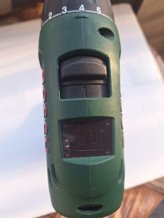 Винтоверт BOSH  със зарядно към него