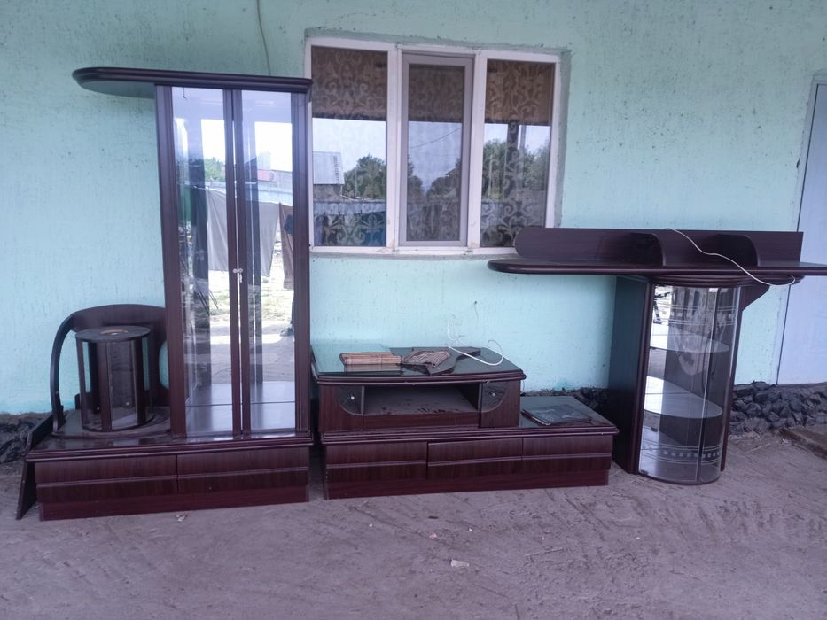 Стенка с подставкой