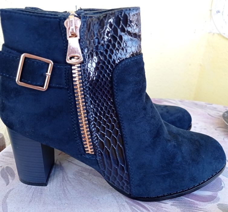 Велурени елегантни боти