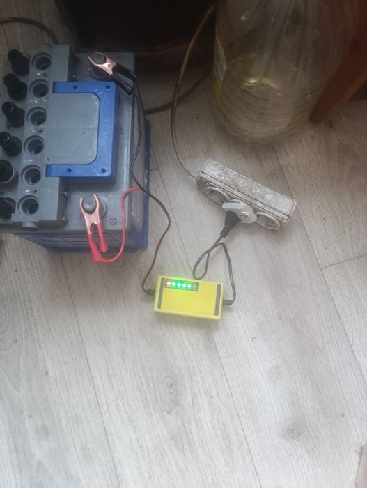 Продам зарядно пусковое устройство