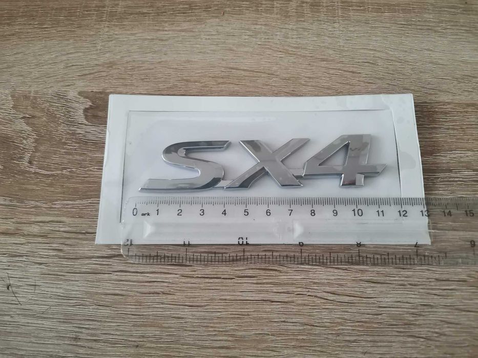 надпис емблема Suzuki SX4