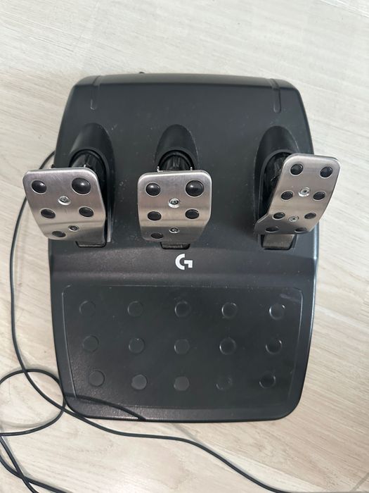 Logitech G923, руль и педали