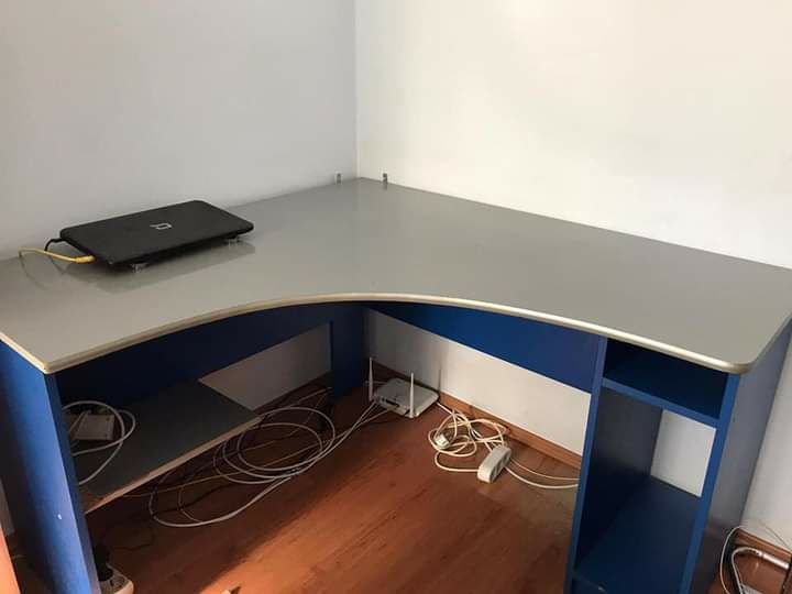 Mobilier birou sau camera tineret