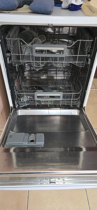 Продам посудомоечную машину