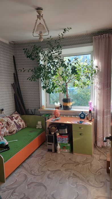Продам квартиру трех комнатная