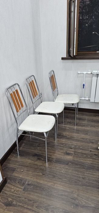 Продаётся стол со стульями