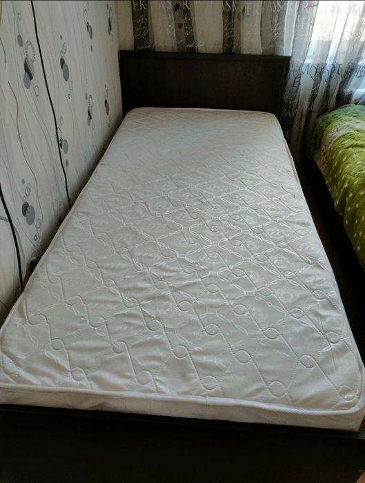 Кровать односпальная с ортопедическим матрасом 200×90 см.