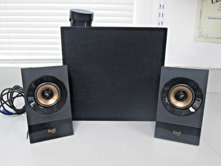 Logitech Z533 2.1 – Sistem audio 120W pentru PC/Laptop, subwoofer puternic, stare foarte bună