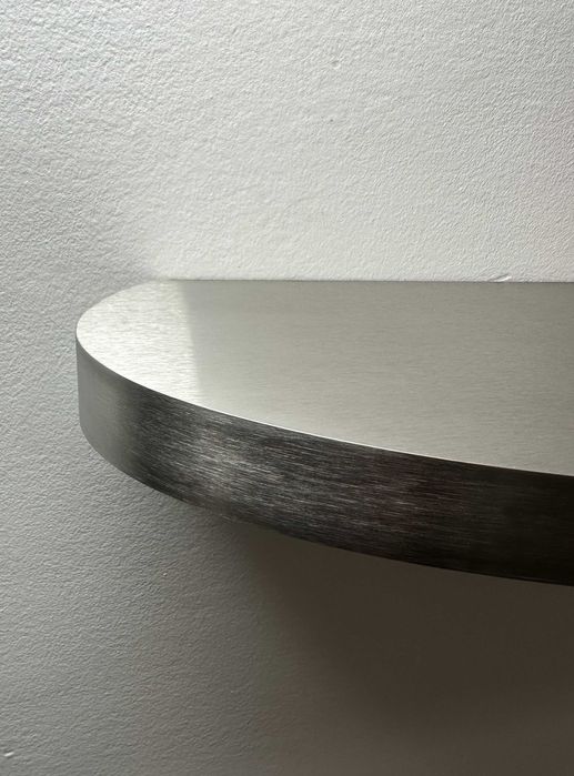 Дизайнерски рафтове от неръждавейка